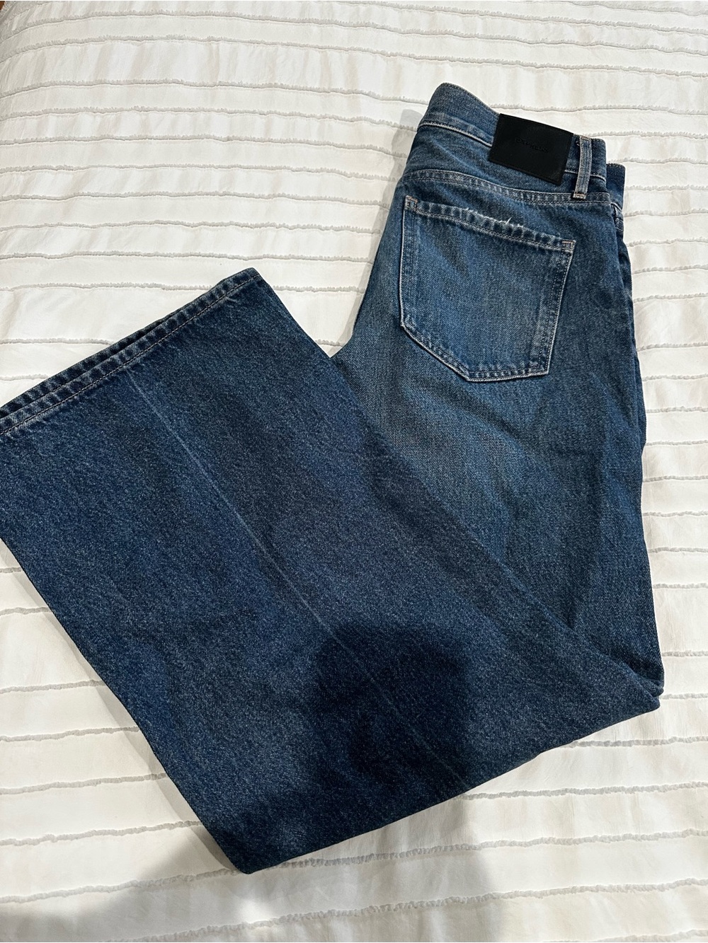 Express women’s wide leg, high rise Jeans in Dark Blue Wash - Picture 2 of 4
